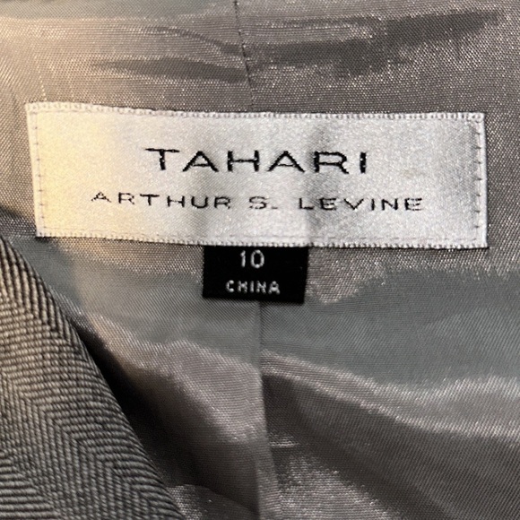 Gorgeous Tahari Blazer Size 10 - Picture 6 of 6